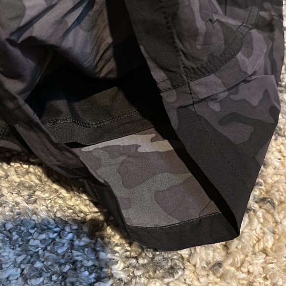 Kirkland Signature Men's Swim Shorts, Black Camouflage - Picture 10 of 12